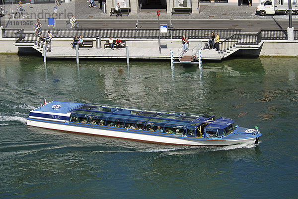 Limmatschiff  Fluss Limmat  Zürich  Schweiz