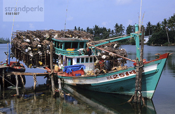 Fischkutter mit Reusen  Phu Quoc  Vietnam  Asien