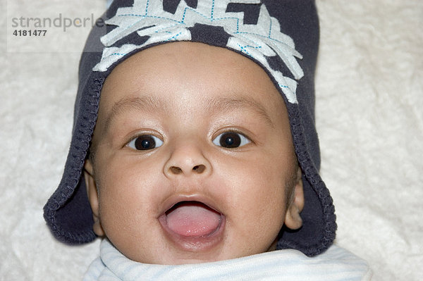 äthiopisches Baby mit Mütze