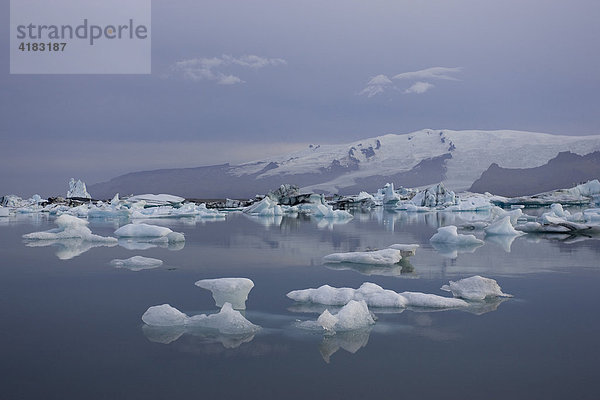 Jökulsarlon  Gletscherflusslagune am Vatnajökull  Island