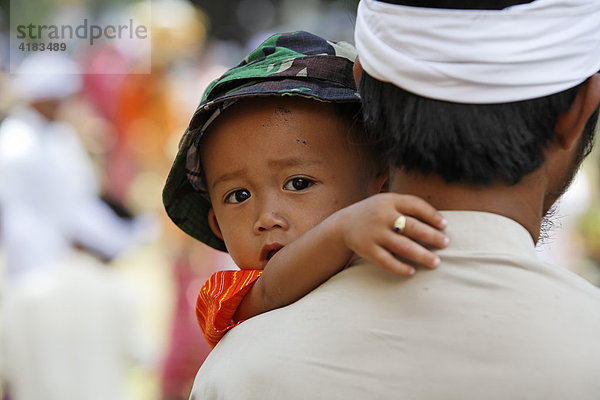 Opfer-Fest von Hindu in Kedisan  Danau Batur See  Bali  Indonesien