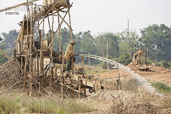 Arbeiter in Diamanten-Mine  Cempaka  Süd-Kalimantan  Borneo  Indonesien