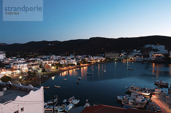 Hafen von Kythnos am Abend   Kythnos  Kykladen  Griechenland