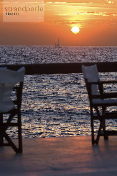 Sonnenuntergang ueber dem oestlichen Mittelmeer  Antiparos  Kykladen  Griechenland.