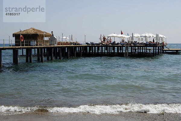 Hotelanlage mit Steg  Seebrücke ins Meer  Side  Türkei