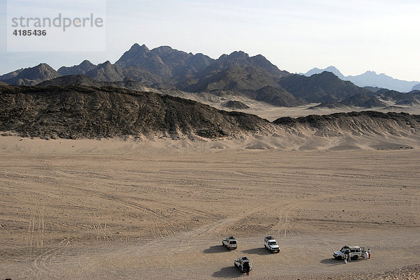 Wüste nahe Hurghada am Roten Meer. Wüstensafari mit Geländewagen  Hurghada  Ägypten