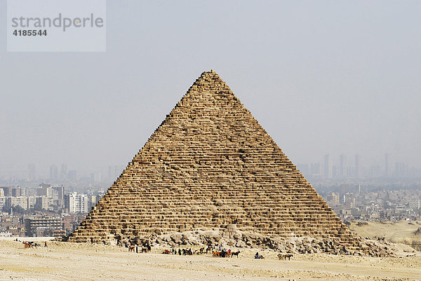 Die Pyramiden in Gizeh. Mykerinos Pyramide  Gizeh  Kairo  Ägypten