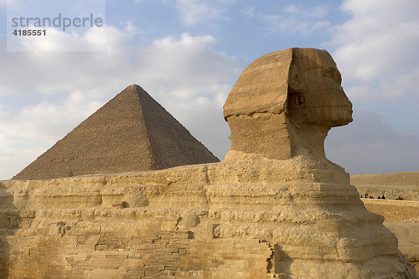 Die Pyramiden in Gizeh. Cheops Pyramide mit dem Sphinx  Gizeh  Kairo  Ägypten