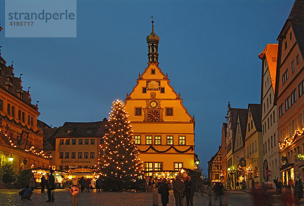 Weihnachtsmarkt  Rothenburg ob der Tauber  Bayern  Deutschland