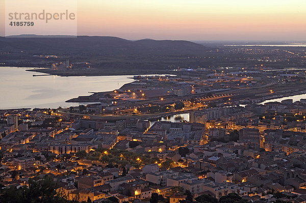 Nachtaufnahme von Sete  Languedoc-Roussillon  Frankreich