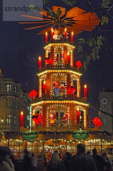 Weihnachtspyramide  Weihnachtsmarkt in Hannover  Niedersachsen  Deutschland
