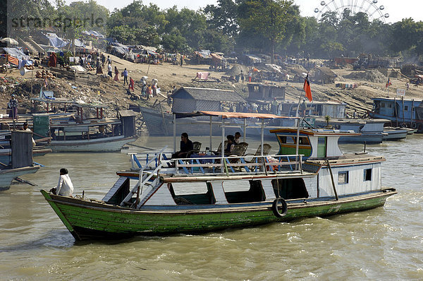 Hafen am Irrawaddy  Mandalay  Myanmar  Burma