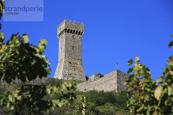Turm der Burg Rocca Forte von Radicofani  Toskana  Italien