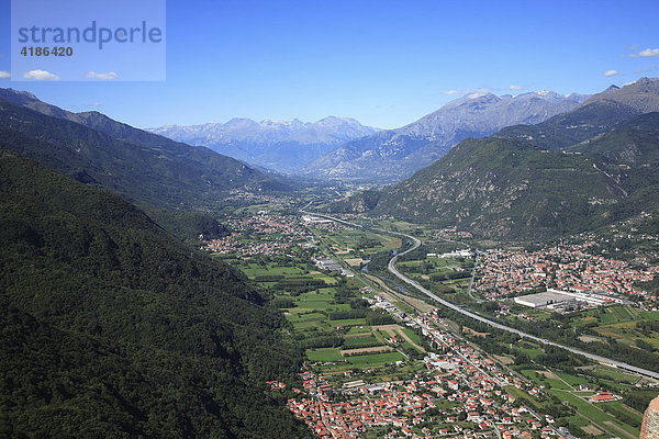 Valle di Susa mit Sant Ambrogio  Condove und Sant Antonio  Piemont  Italien