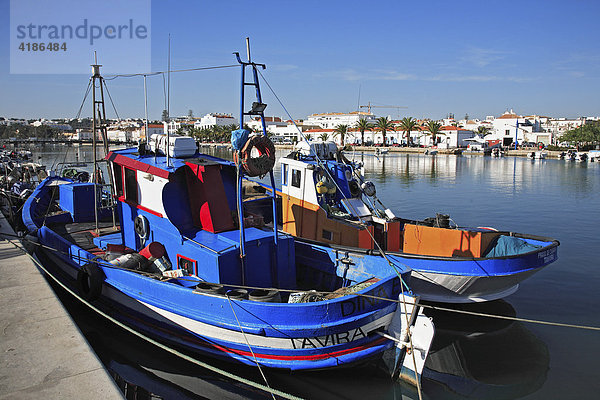 Fischerboote auf dem Rio Gilao  Tavira  Algarve  Portugal