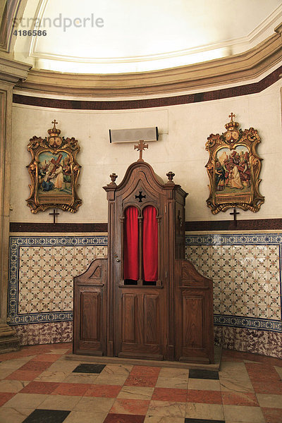 Beichtstuhl in der Igreja do Carmo  Karmeliterkirche  Faro  Algarve  Portugal