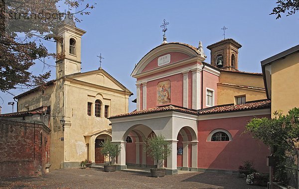 Kirche San Donato im Ort Barolo  Langhe  Piemont  Italien