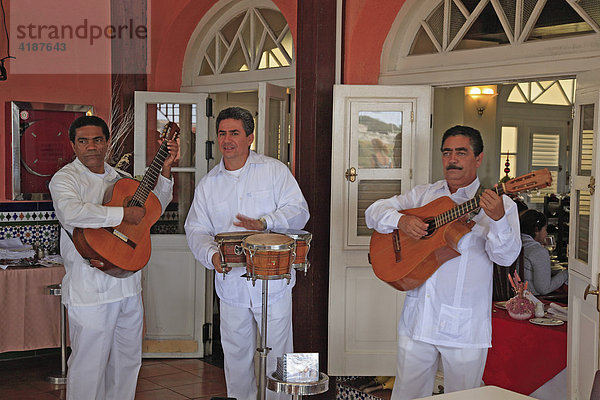 Musikkapelle in der Hemmingway-Bar im Hotel Ambos Mundoz  Havanna  Kuba  Karibik