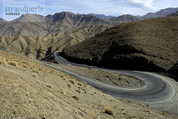 Passstraße im Atlasgebirge  Quarzazate  Marokko  Nordafrika