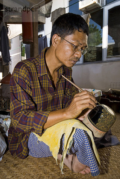 Malender Kunsthandwerker  Bagan  Myanmar  Südostasien