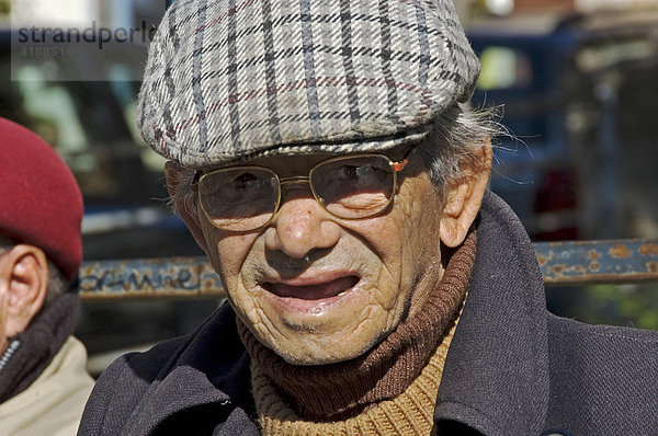 Mann mit Kappe  Porträt  Noto  Sizilien  Italien