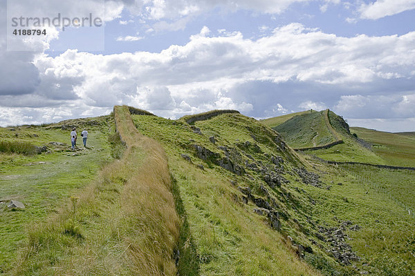 Thorngrafton  GBR  19.08.2005 - Reste des roemischen Hadrian Walls in der Naehe des alten Forts Housesteads in der Naehe von Thorngrafton in Norththumberland. Der Hadrians Wall gehoert sei t 1987 zum Weltkulturerbe der UNESCO.