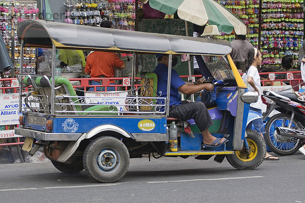 Tuk Tuk  das berühmte Verkehrsmittel in Thailand  Asien