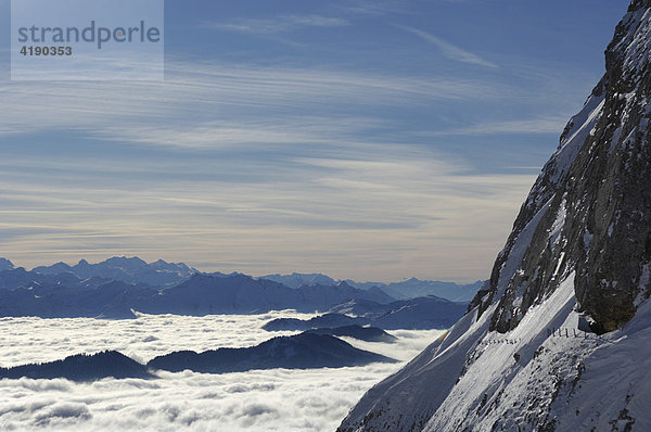 Sicht vom Pilatus über die Zentralschweizer Alpen und das Nebelmeer  Luzern  Schweiz