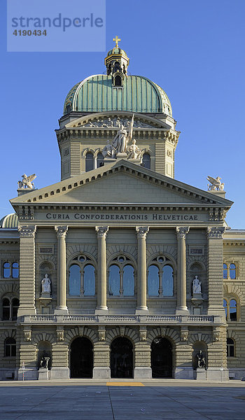 Bundeshaus in Bern  Hauptstadt der Schweiz  Europa