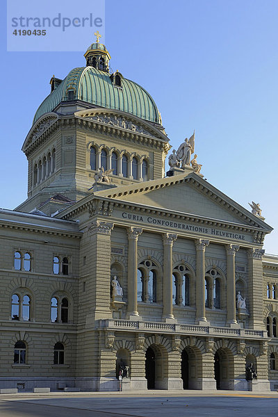 Bundeshaus in Bern  Hauptstadt der Schweiz  Europa