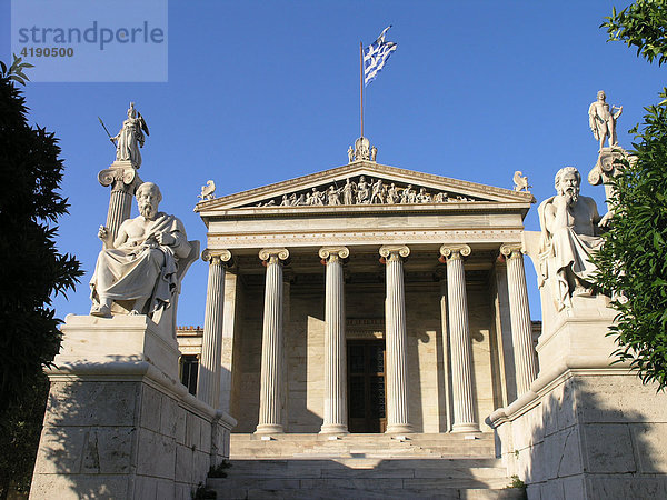 Universität 1804 erbautes klassizistisches Gebäude aus der Athener Trilogie der Architekten Theophil und Christian Hansen Athen Griechenland