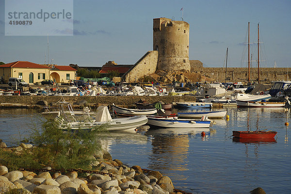 Pisanerturm an der Hafenmole Marciana Marina Insel Elba Toskana Italien