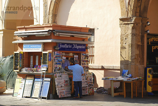 Zeitungsstand an der Porta a Mare Portoferraio Insel Elba Toskana Italien