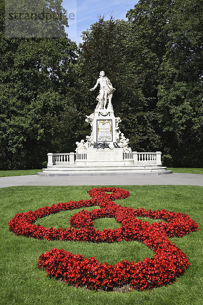 Mozart Denkmal  Burggarten  Wien  Österreich  Europa