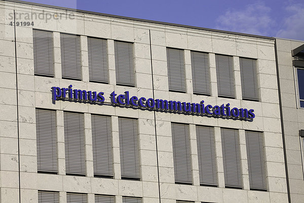Primus telecommunications Logo auf Bürogebäude