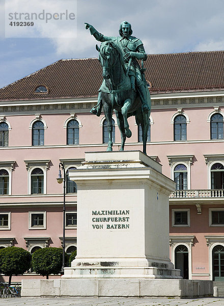 Denkmal Maximilian Kurfürst von Bayern Siemens Konzernzentrale Wittelsbacher Platz München  Bayern  Deutschland