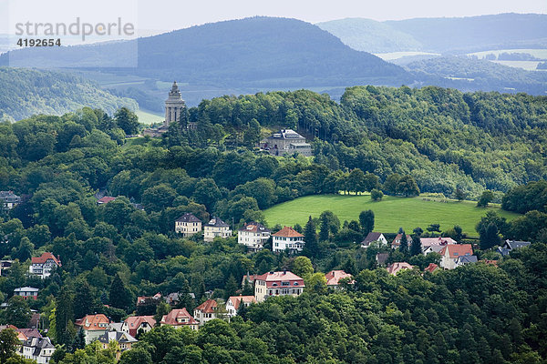 Blick von der Wartburg auf das Burschenschaftsdenkmal  Eisenach  Thüringen  Deutschland