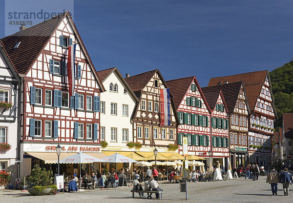 Marktplatz von Bad Urach  Baden-Württemberg  Deutschland