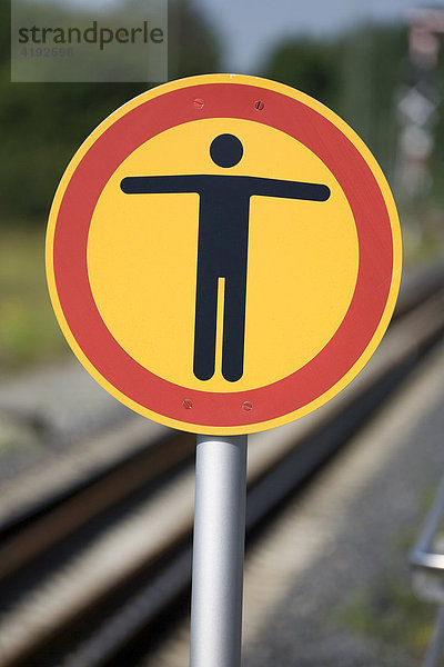 Halt! Durchgangsverbot an einem Bahngleis