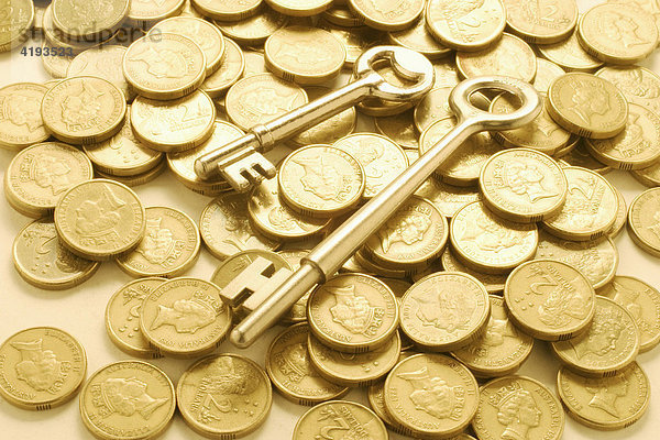 Schlüssel und Münzen