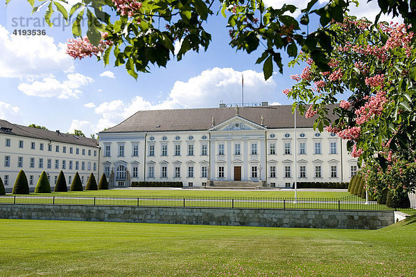 Schloß Bellevue  der Sitz des Bundespräsidenten  Berlin  Deutschland