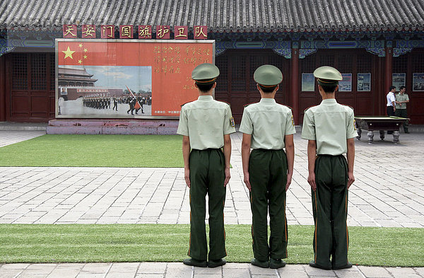 Drei Wachsoldaten  Kaiserpalast  Peking  China