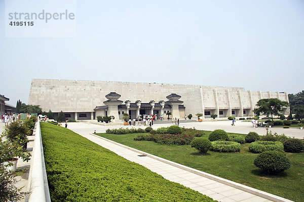 Der Eingang zum Museum der Terrakottaarmee im Jahre 2005  Xi'an  China