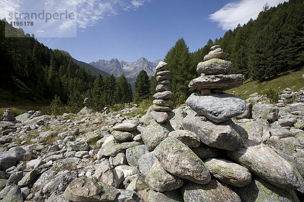 Steinstapel  Wächter  Berglandschaft im Unterengadin  Schweiz