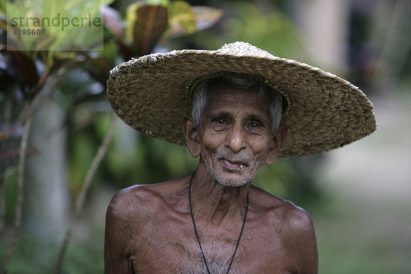 Zahnloser alter Mann  Hanwella  Sri Lanka  Südasien