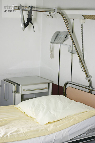 Leeres Krankenhausbett
