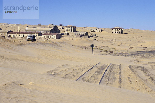 Geisterstadt Kolmanskoop und versandetes Bahngleis Namibia