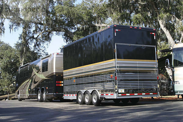 Luxus Wohnmobil mit 3 Achsen Anhaenger  Bus  USA