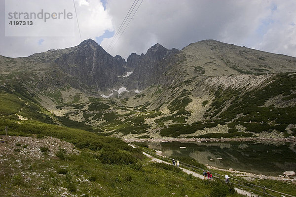 Blick auf den Gipfel (2634 m) des Lomnický ötít (deutsch Lomnitzer Spitze)  der Lomnický ötít ist der zweithöchste Berg der Hohen Tatra  Bild wurde von der Station Skalnaté pleso (1751 m) aufgenommen Slowakei