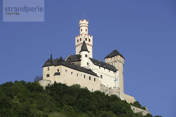 Die Marksburg hoch über dem Rhein bei Braubach  Rheinland-Pfalz  Deutschland